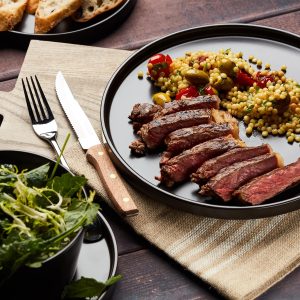 Minimalist round dishes